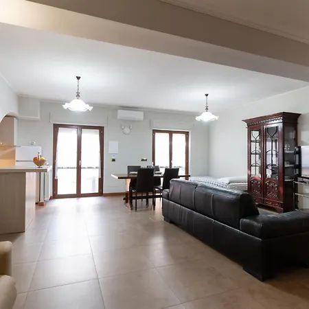 Διαμέρισμα With Pool & Garden