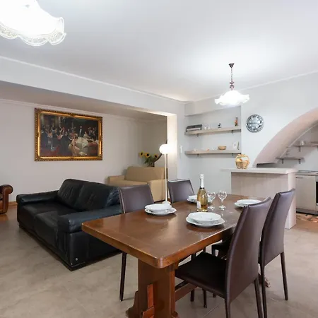 With Pool & Garden Διαμέρισμα *